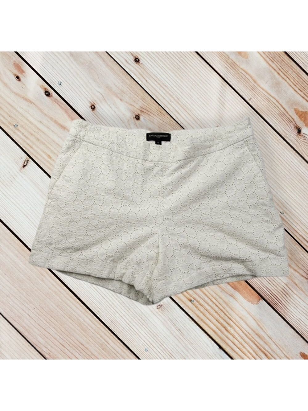 Banana Republic Embroidered White Shorts Size 12